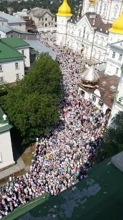 Крестный ход в Почаевской лавре